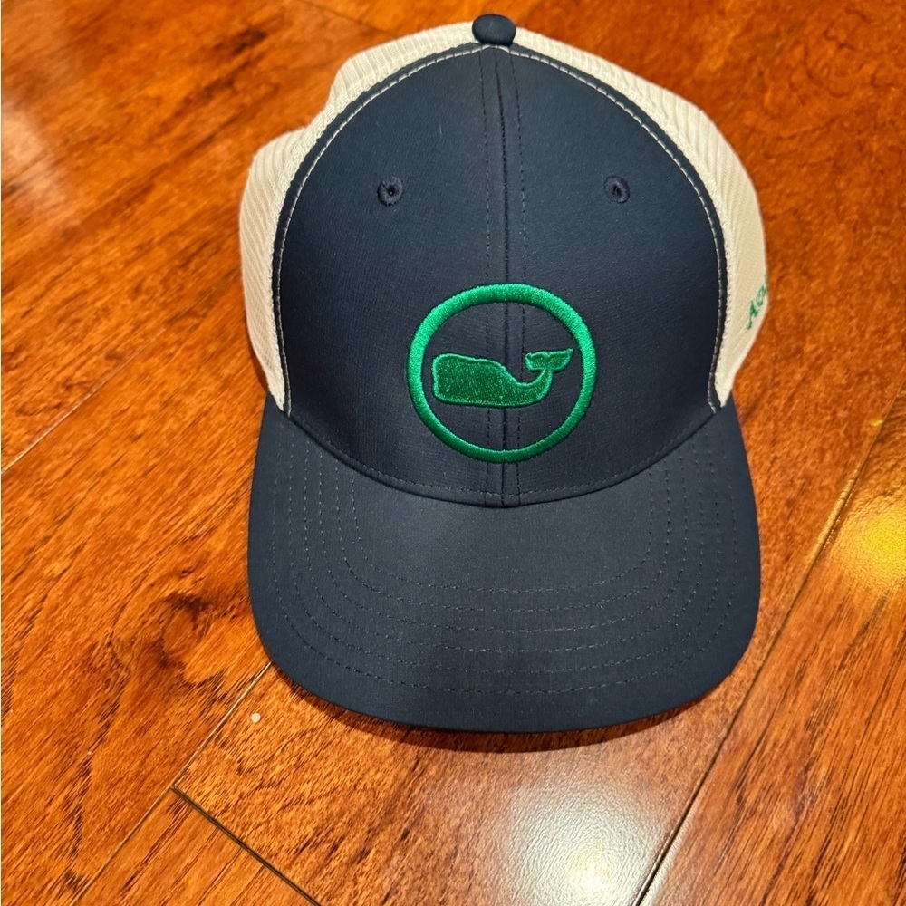 Vineyard vines NWT Performance Whale Dot Trucker Hat Avalon